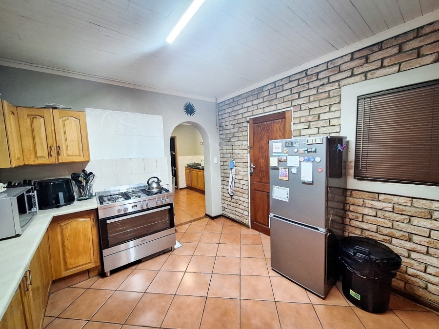 4 Bedroom Property for Sale in Kannoniers Park North West